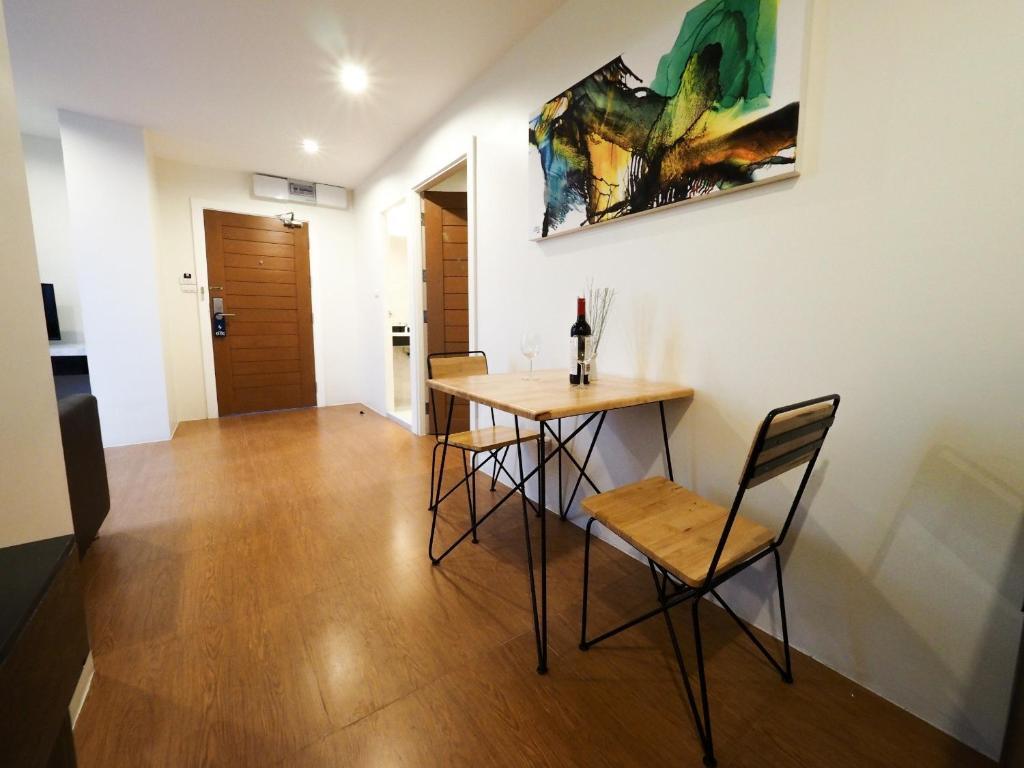 Бангкок: 130 Hotel & Residence