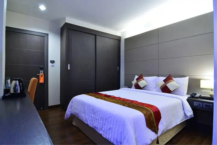 Бангкок: The 93 Hotel