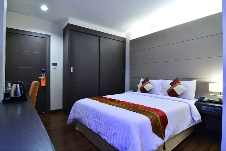 Бангкок: The 93 Hotel
