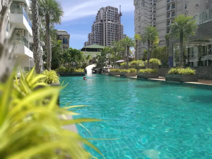 Паттайя: The Cliff Pattaya by DeDe