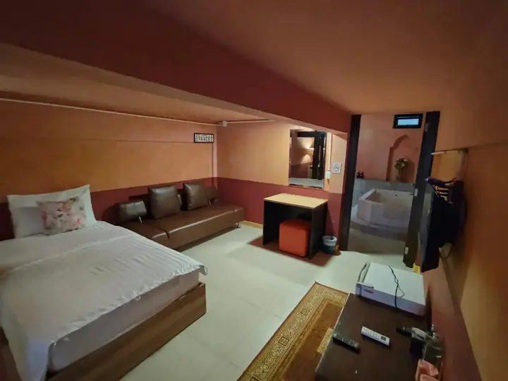 Чумпхон: Retro Box Hotel