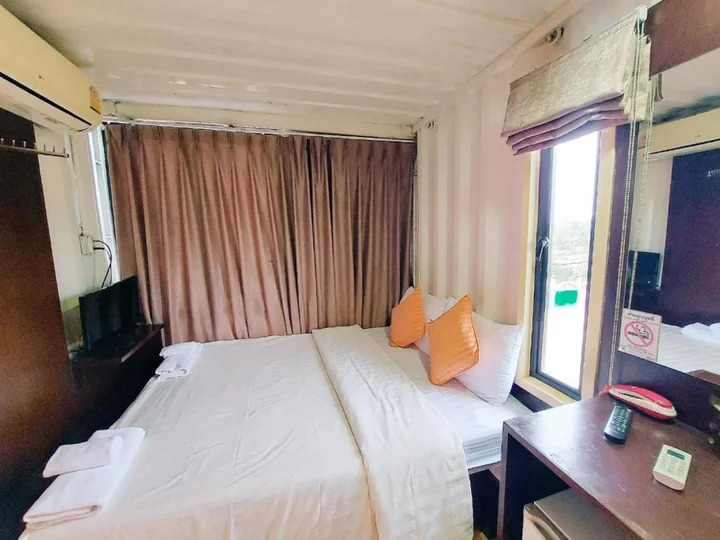 Чумпхон: Retro Box Hotel