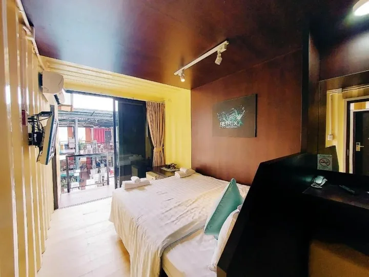 Чумпхон: Retro Box Hotel
