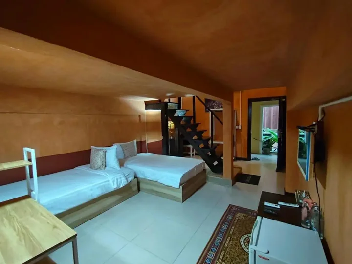 Чумпхон: Retro Box Hotel