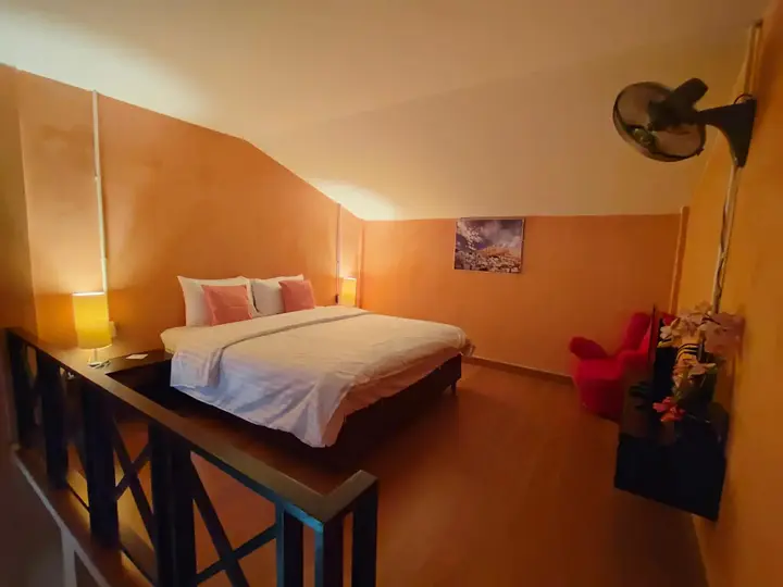Чумпхон: Retro Box Hotel