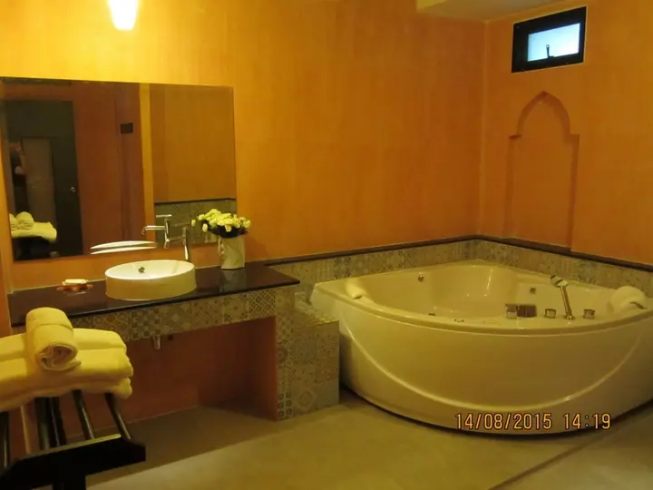 Чумпхон: Retro Box Hotel