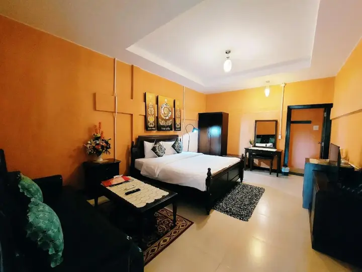 Чумпхон: Retro Box Hotel