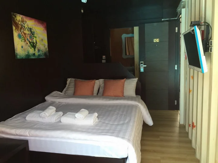 Чумпхон: Retro Box Hotel