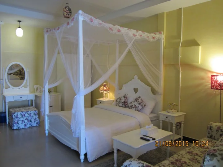 Чумпхон: Retro Box Hotel