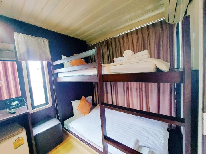 Чумпхон: Retro Box Hotel