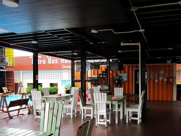 Чумпхон: Retro Box Hotel