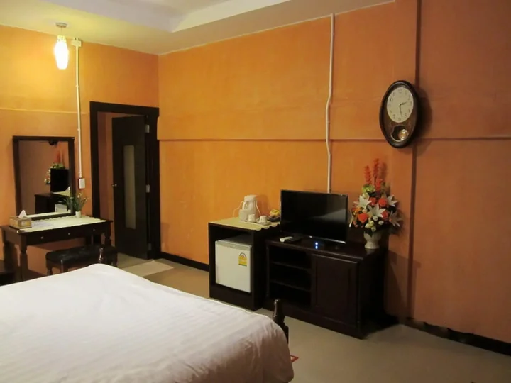 Чумпхон: Retro Box Hotel