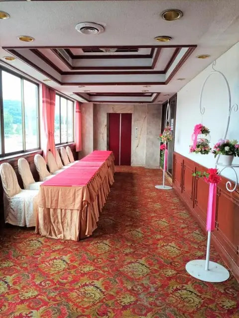 Бетонг: New Cathay Hotel (SHA Extra Plus)