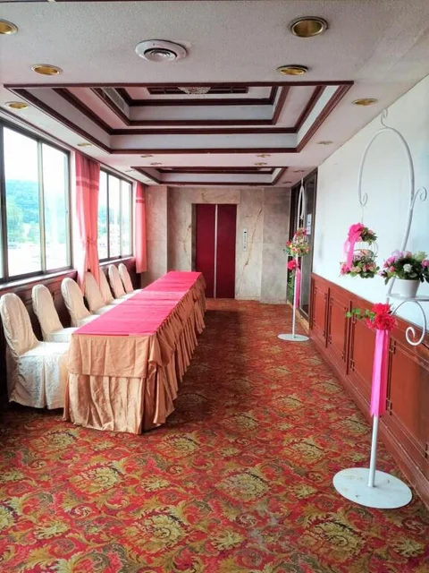 Бетонг: New Cathay Hotel (SHA Extra Plus)