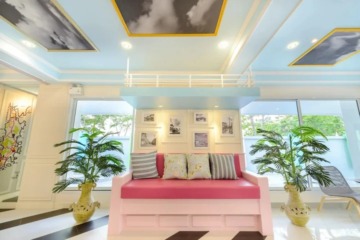 Пхукет: The Tint at Phuket town