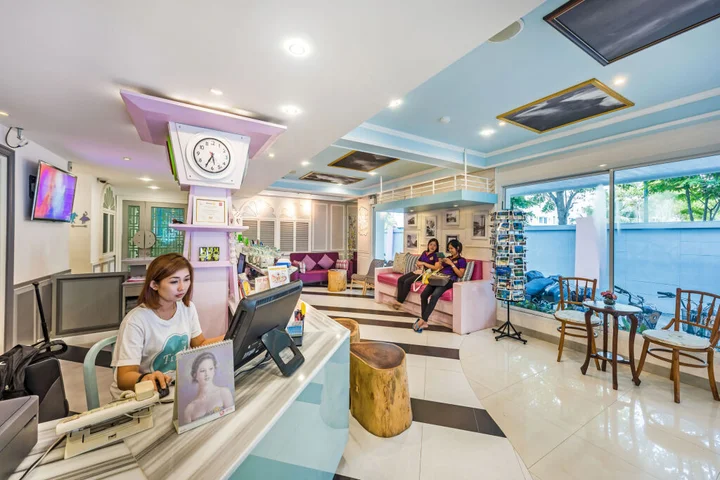 Пхукет: The Tint at Phuket town