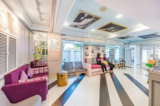 Пхукет: The Tint at Phuket town