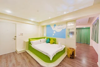Пхукет: The Tint at Phuket town