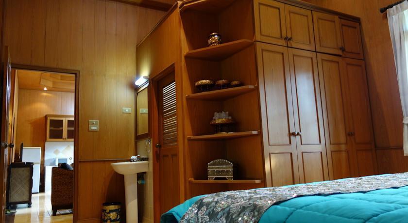 Сарапхи: Teak and Pines