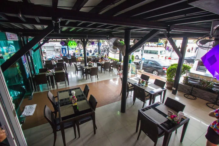 Паттайя: The Beach Front Resort Pattaya  - SHA Plus