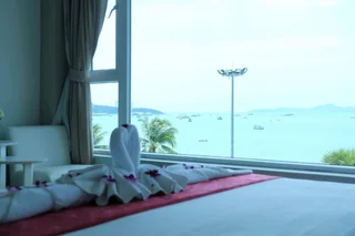 Паттайя: The Beach Front Resort Pattaya - SHA Plus