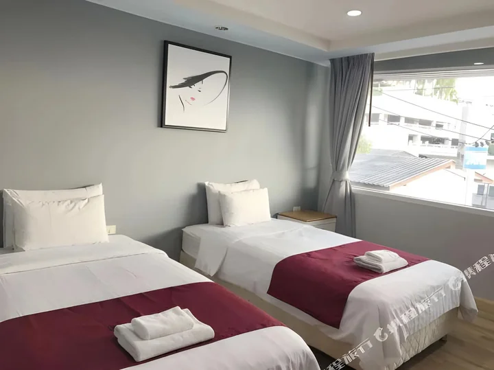 Паттайя: The Beach Front Resort Pattaya  - SHA Plus