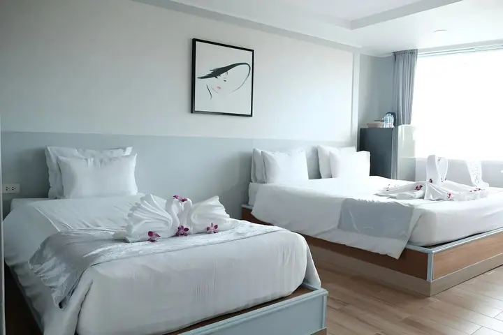 Паттайя: The Beach Front Resort Pattaya - SHA Plus