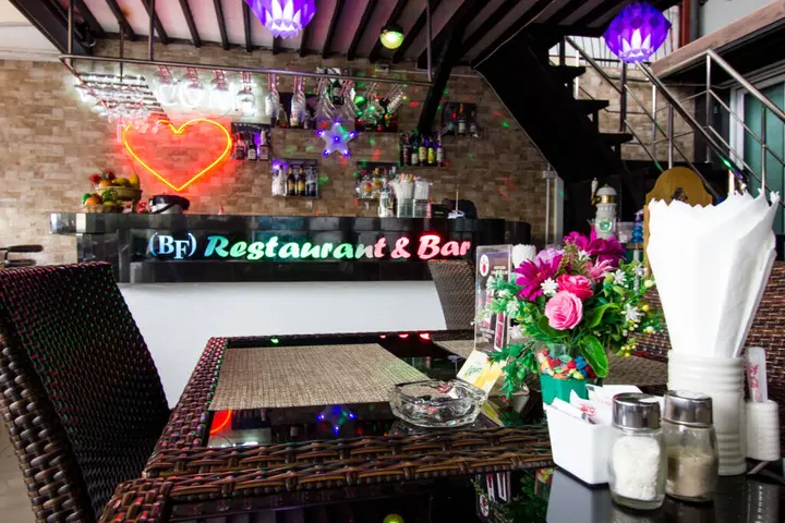 Паттайя: The Beach Front Resort Pattaya - SHA Plus