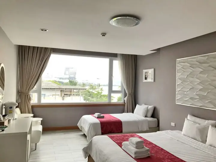 Паттайя: The Beach Front Resort Pattaya - SHA Plus