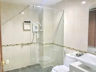 Паттайя: The Beach Front Resort Pattaya - SHA Plus