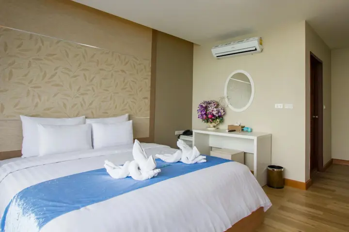 Паттайя: The Beach Front Resort Pattaya - SHA Plus
