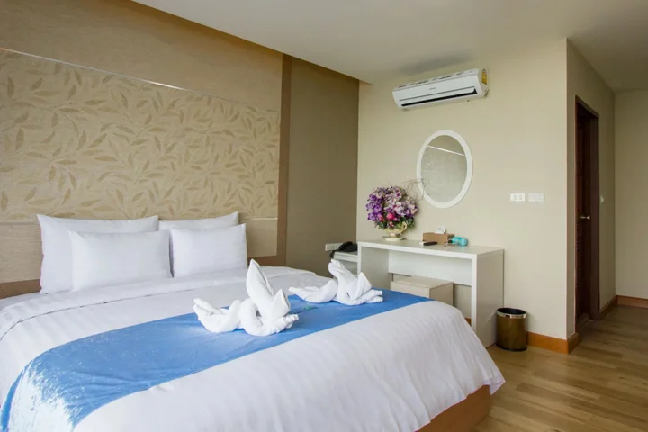 Паттайя: The Beach Front Resort Pattaya  - SHA Plus