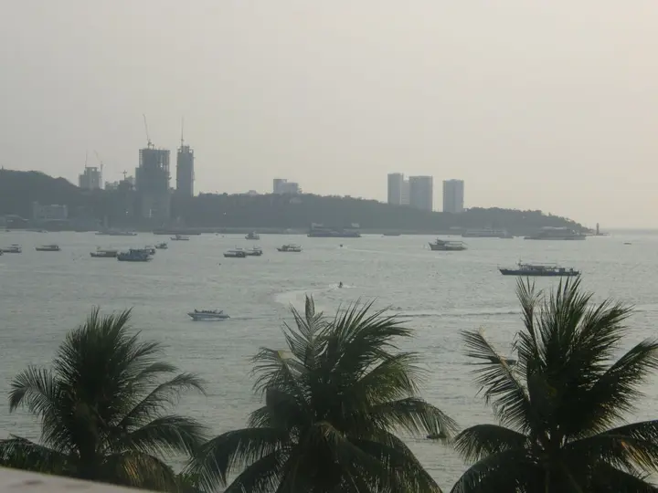 Паттайя: The Beach Front Resort Pattaya  - SHA Plus