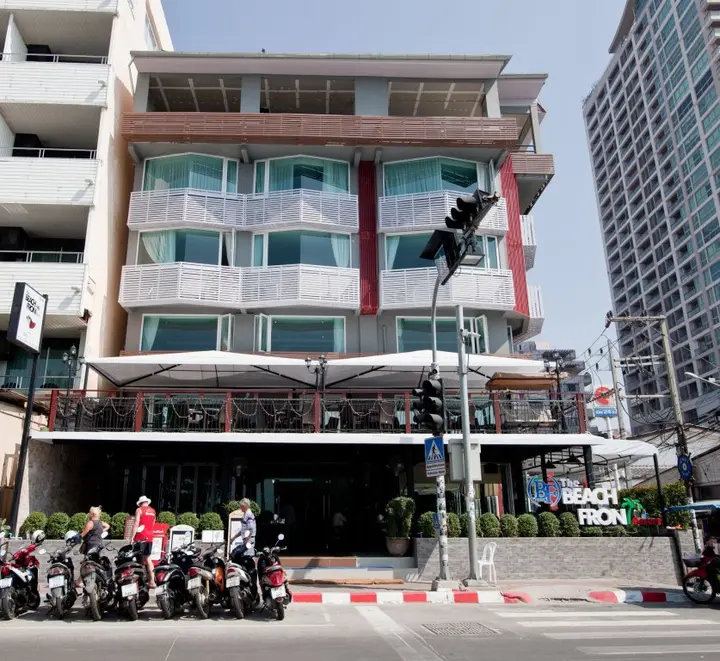Паттайя: The Beach Front Resort Pattaya  - SHA Plus