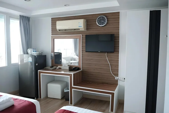 Паттайя: The Beach Front Resort Pattaya  - SHA Plus