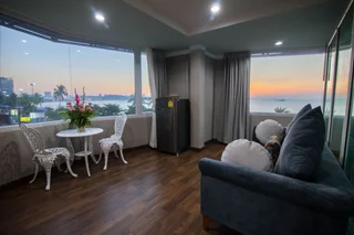 Паттайя: The Beach Front Resort Pattaya - SHA Plus