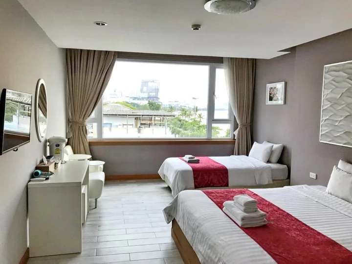 Паттайя: The Beach Front Resort Pattaya - SHA Plus