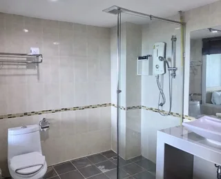 Паттайя: The Beach Front Resort Pattaya - SHA Plus