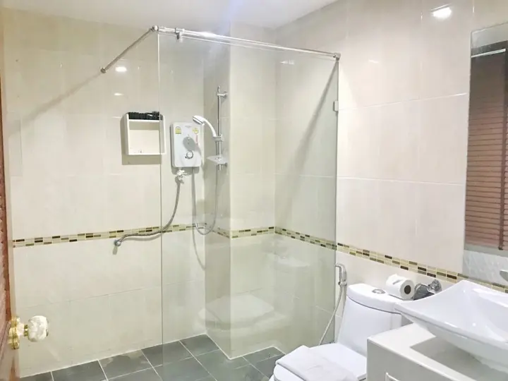 Паттайя: The Beach Front Resort Pattaya  - SHA Plus