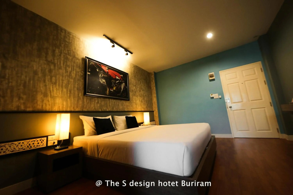 Бури Рам: The S Hotel