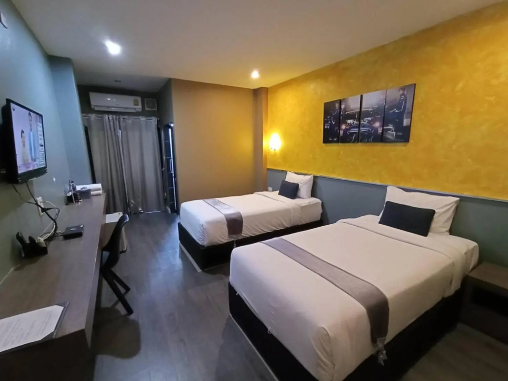 Бури Рам: The S Hotel