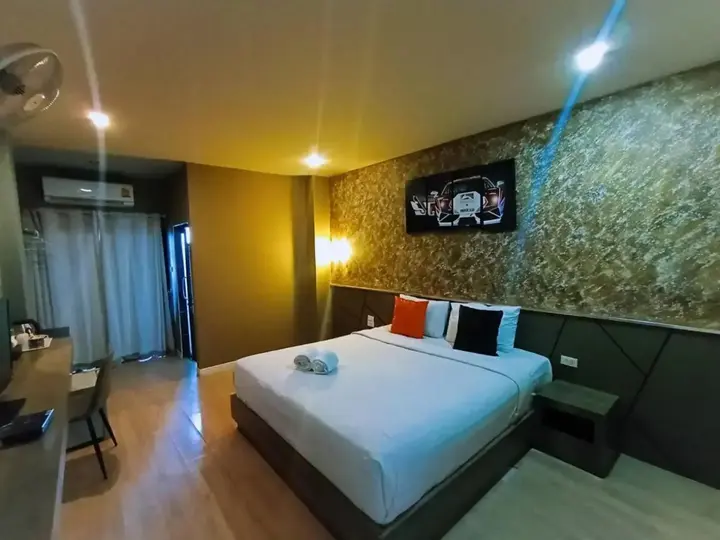 Бури Рам: The S Hotel