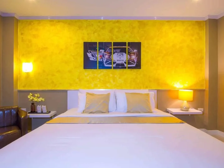 Бури Рам: The S Hotel