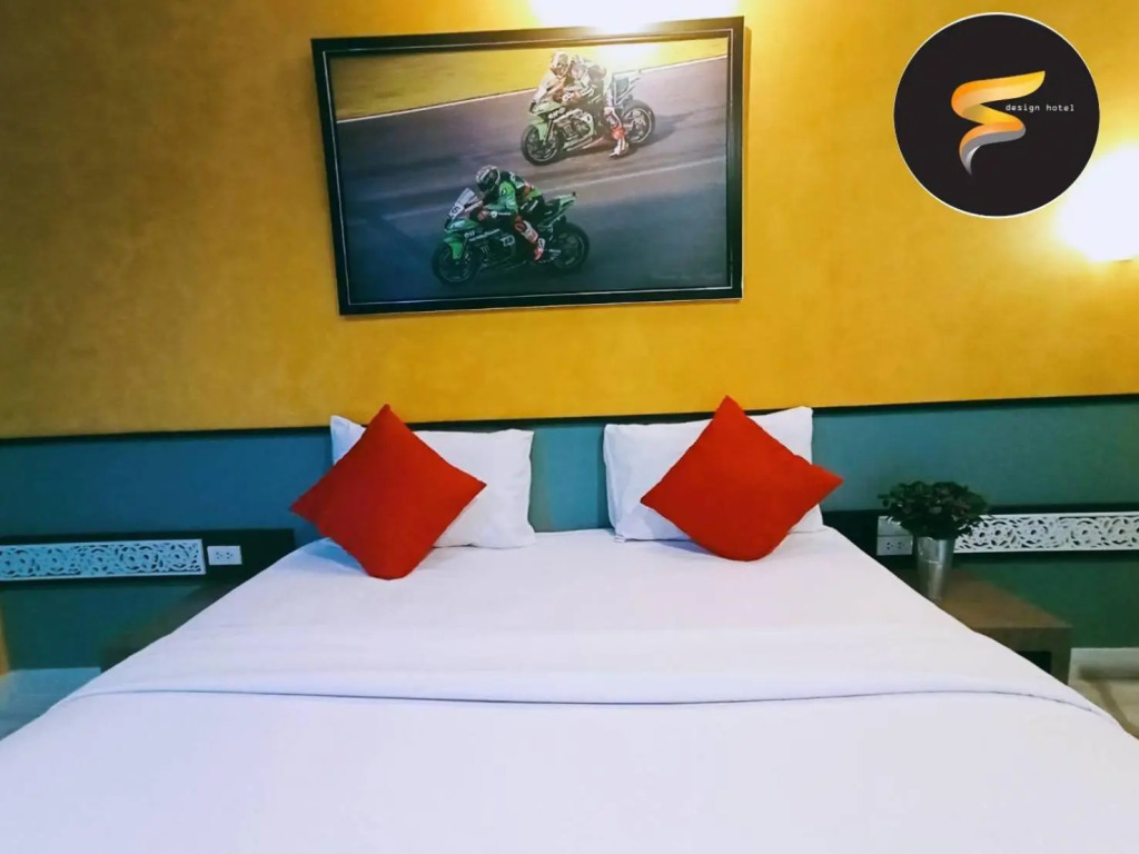 Бури Рам: The S Hotel