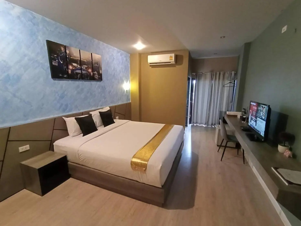 Бури Рам: The S Hotel