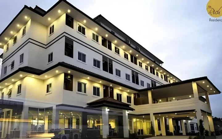 Сураттхани: The Rich Residence