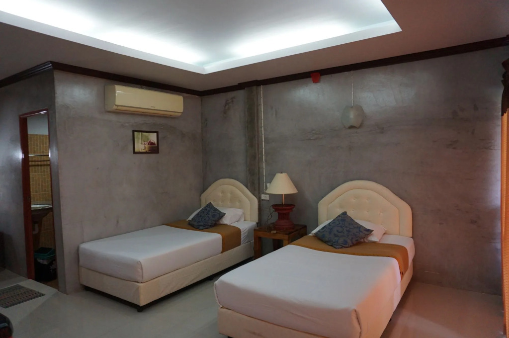 Лансака: Mahachai Resort