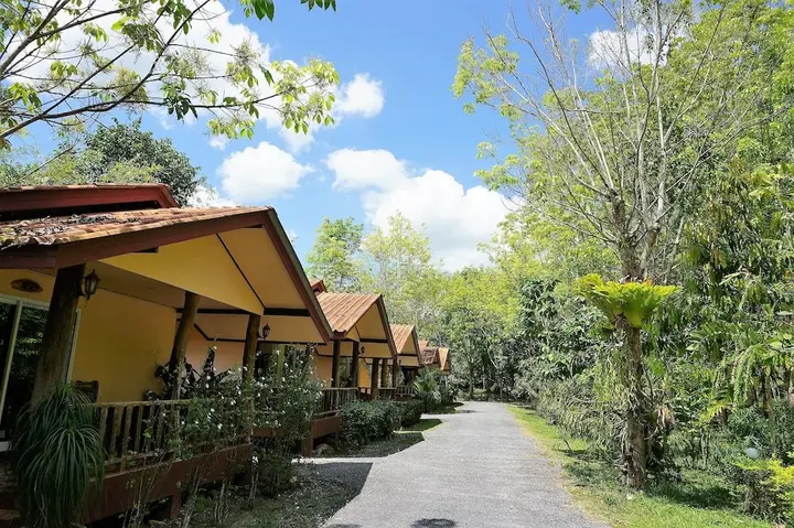 Лансака: Mahachai Resort