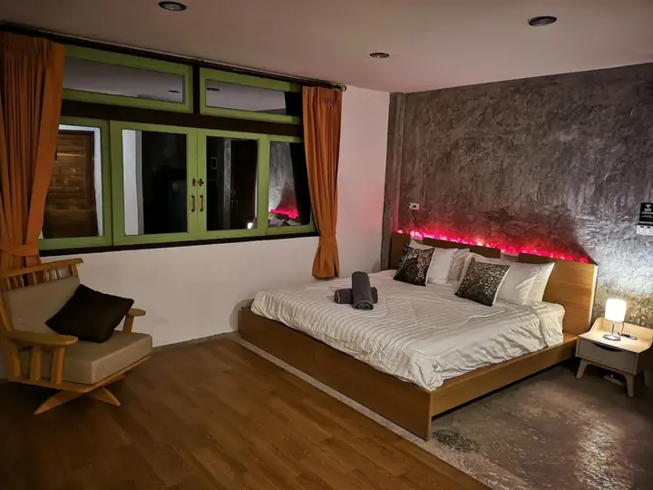 Старая часть Ланты: Tonmai Suites (SHA Extra Plus)