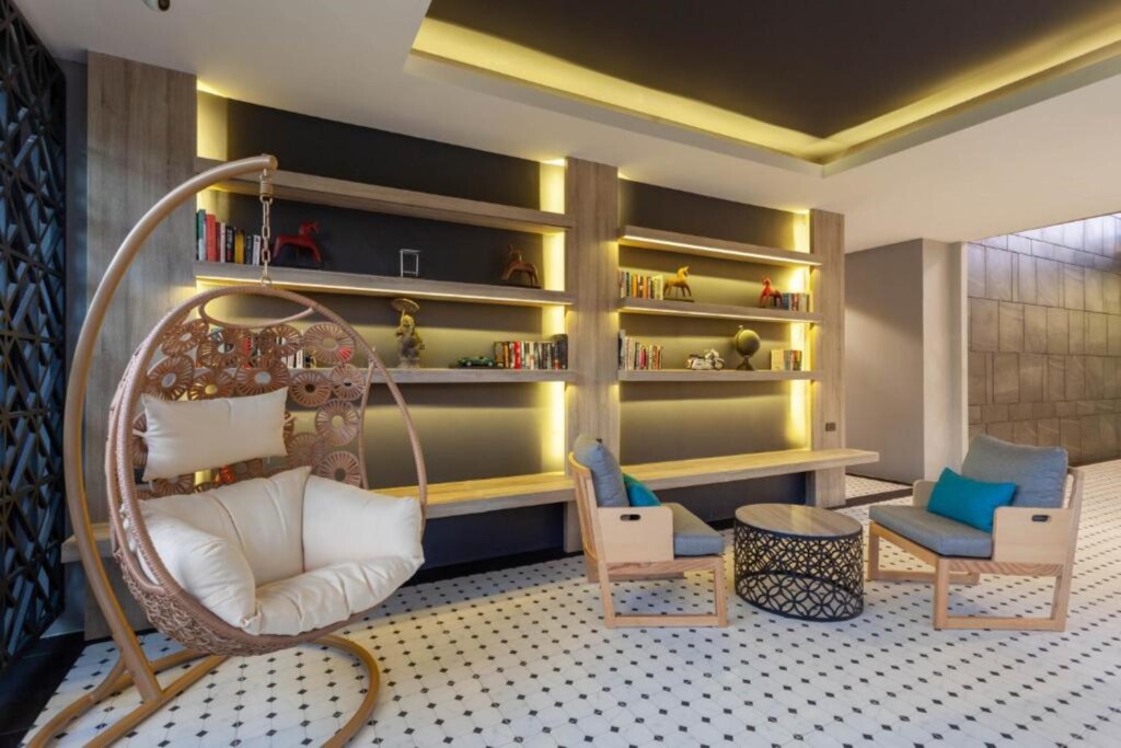 Муанг: Antiya Hotel Phuket